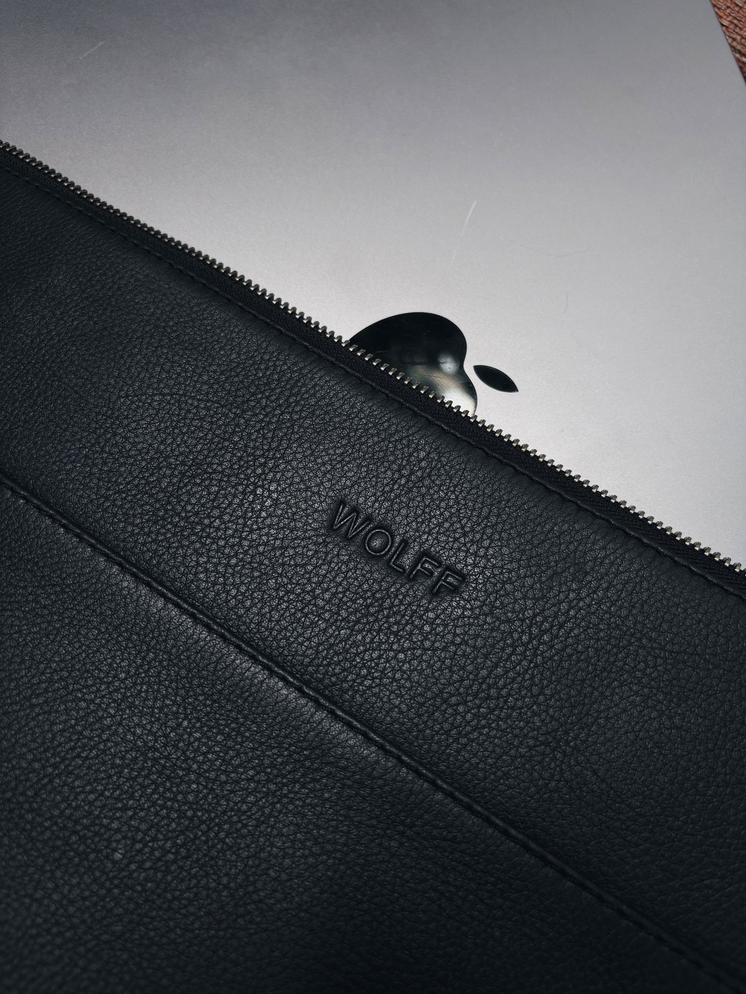 Oslo Laptop Sleeve — Black 14-inch