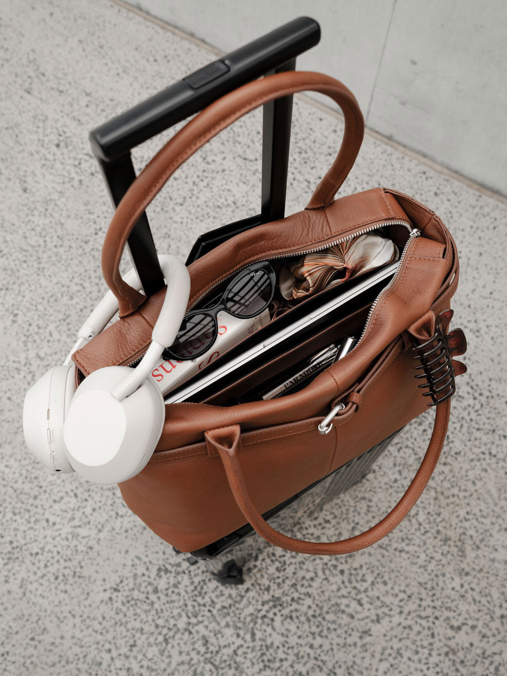 The Paris Commuter Tote — Tan, thin belt