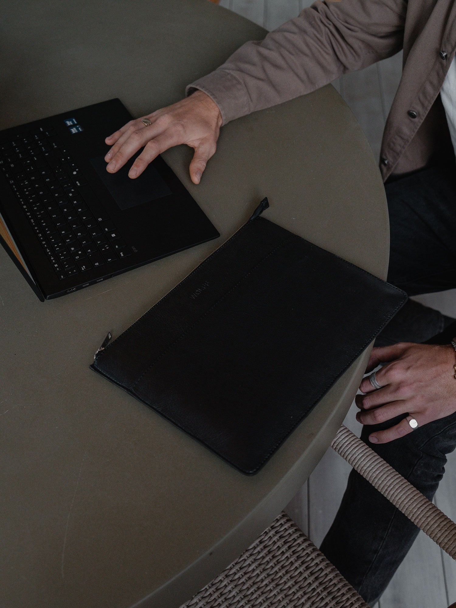 Oslo Laptop Sleeve — Black 16inch