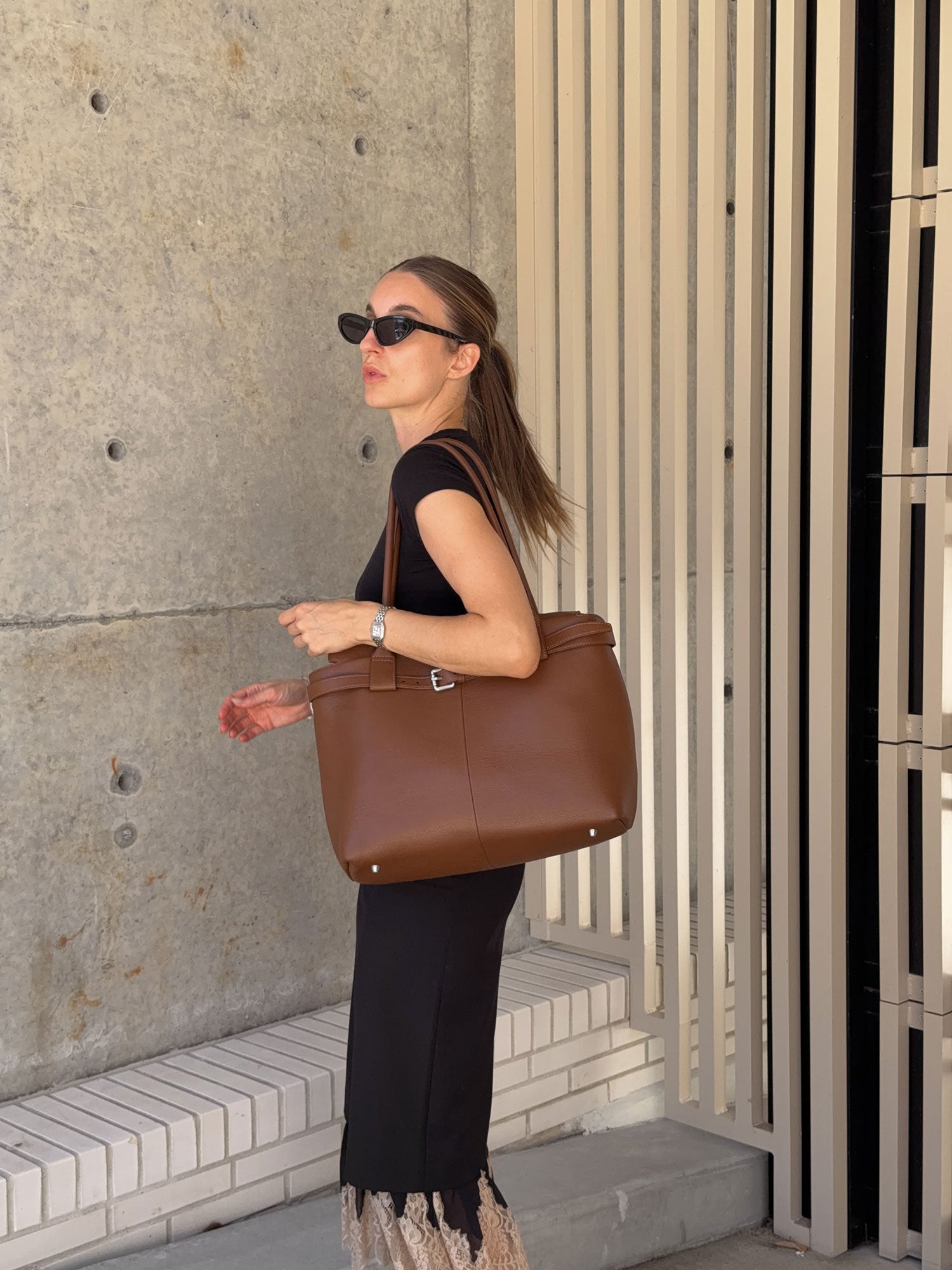 The Paris Commuter Tote — Tan, thin belt